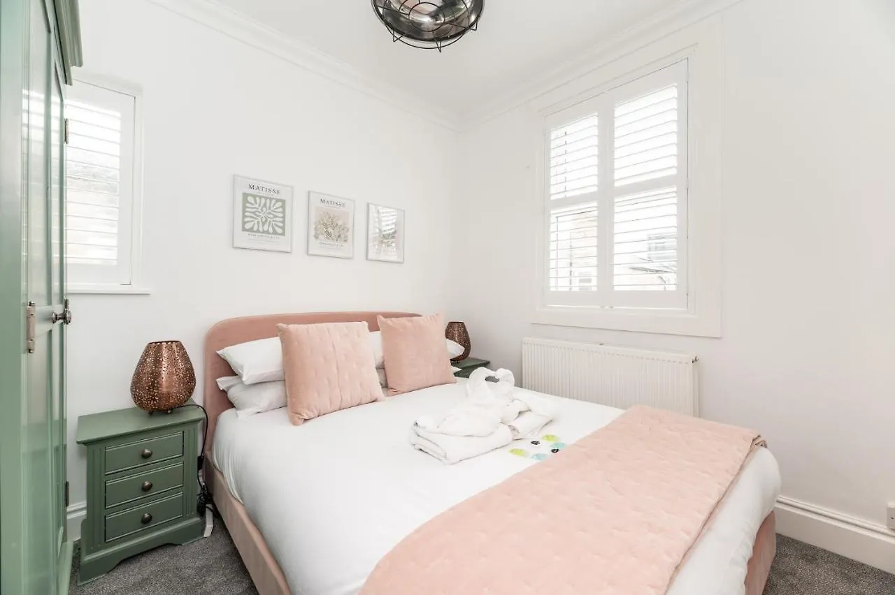 Holiday home Stunning And Modern 5 Bed House I Pass The Keys Villa York