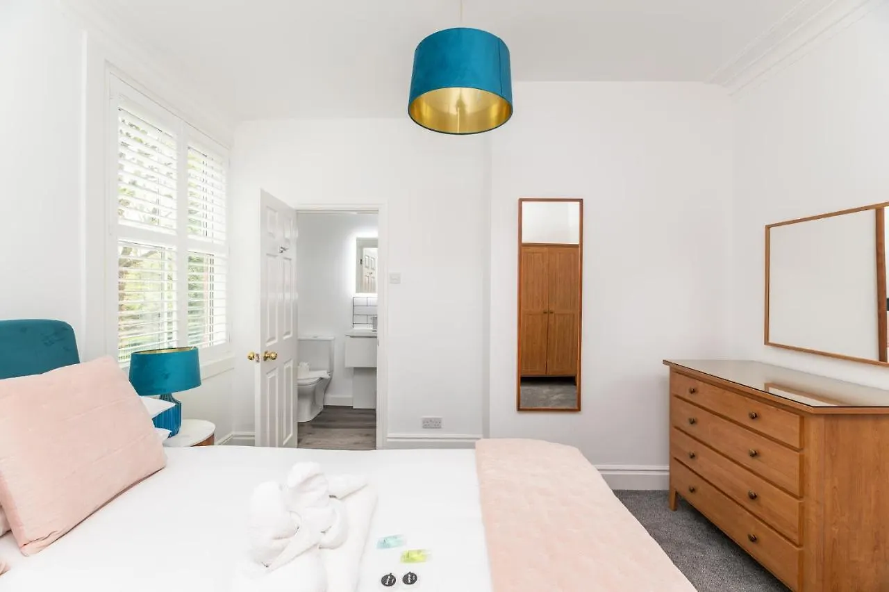 Stunning And Modern 5 Bed House I Pass The Keys Villa York