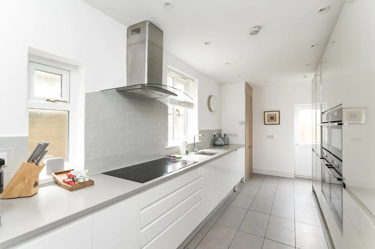 Holiday home Stunning And Modern 5 Bed House I Pass The Keys Villa York