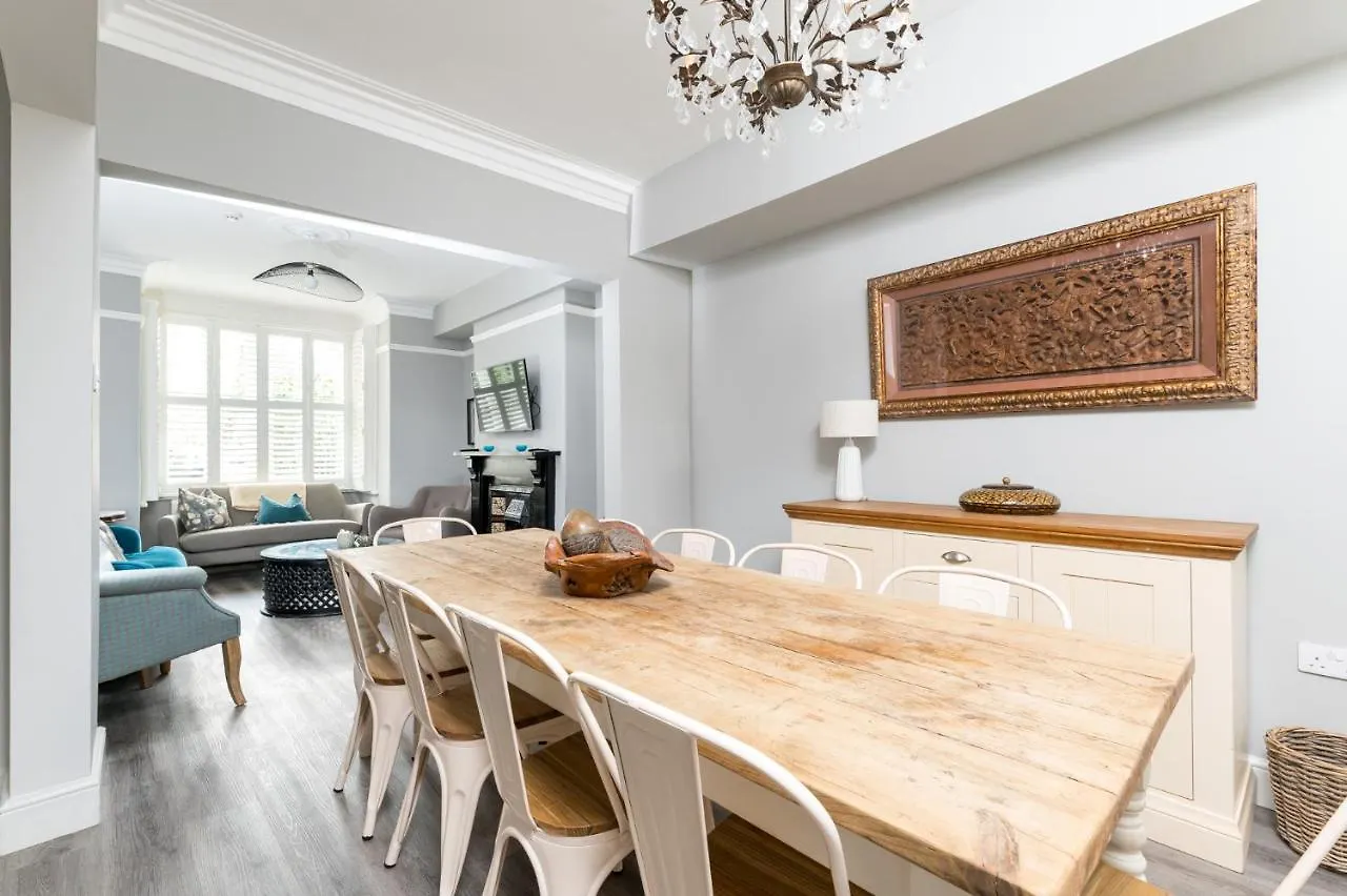 Holiday home Stunning And Modern 5 Bed House I Pass The Keys Villa York United Kingdom
