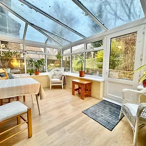 New Tower House - At 10 Pear Tree Court With Parking York