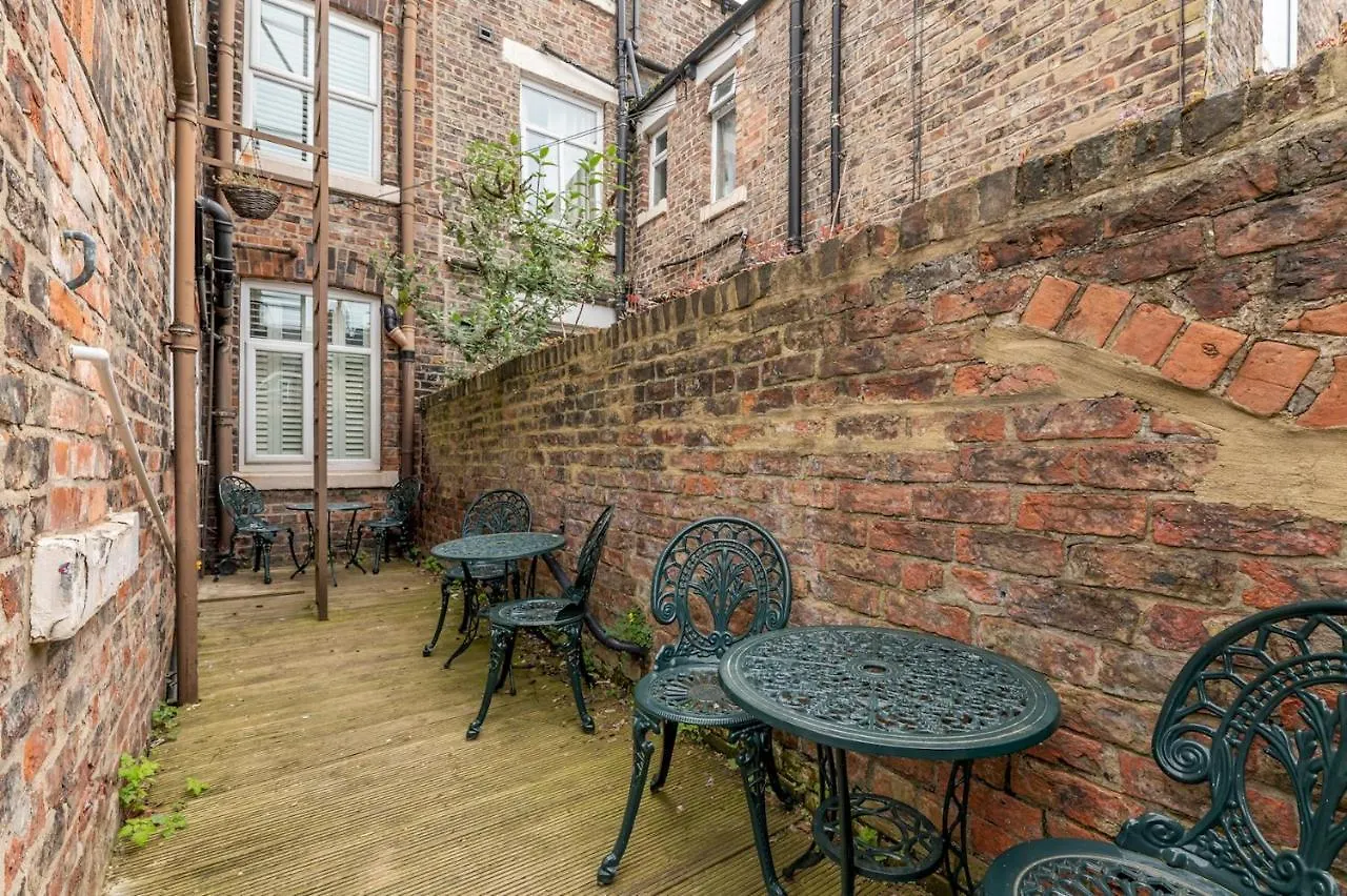 Vila Stunning And Modern 5 Bed House I Pass The Keys York 0*,